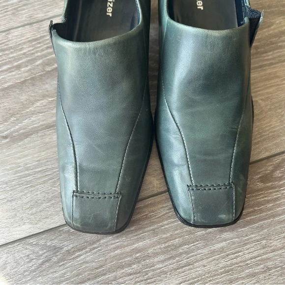 Naturalizer Sharon Green Soft Smooth Leather Slip On Loafer Heels - Picture 4 of 16